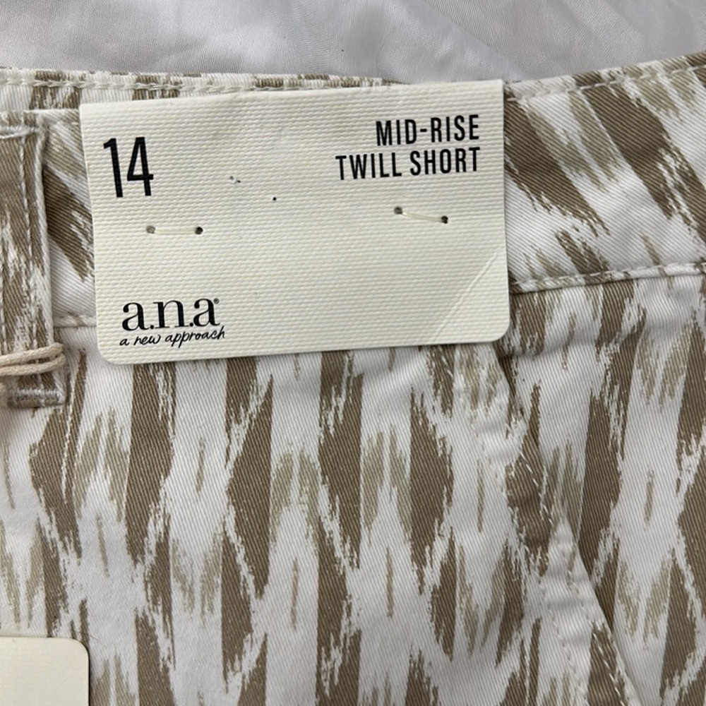 A.n.a. Womens 14 tan white mid-rise twill shorts new with tags - Picture 5 of 6